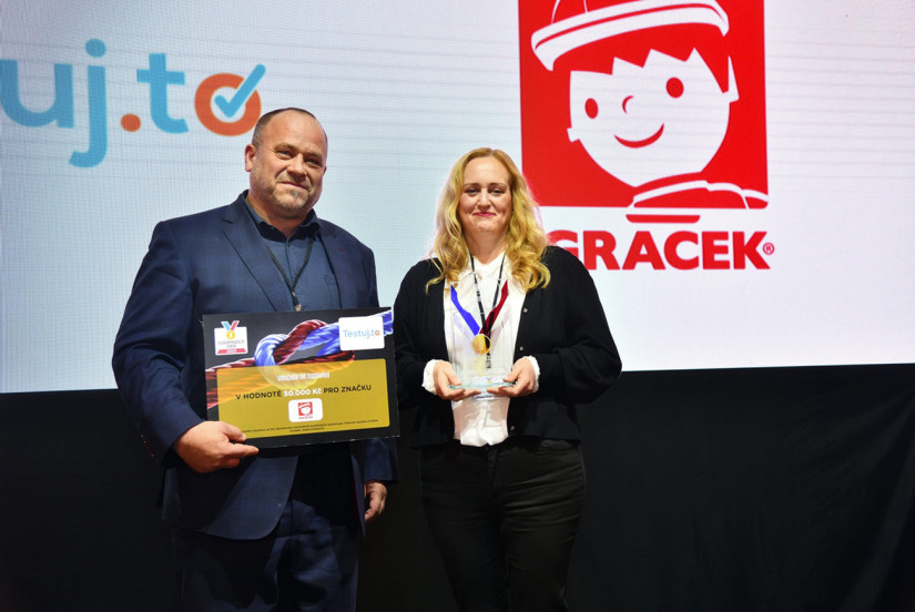 Miroslav Kotík a Alena Trávníčková při přebírání Nejdůvěryhodnější značky